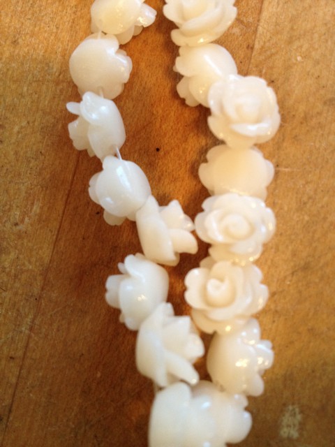 (image for) White Acrylic rose beads #T1390-W