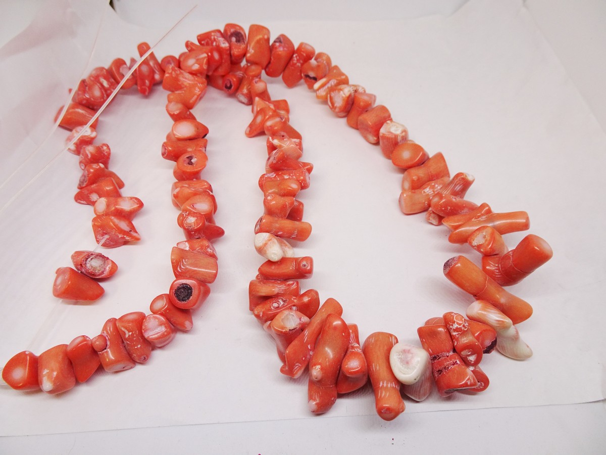 (image for) Coral graduated beads 32" long #1362D