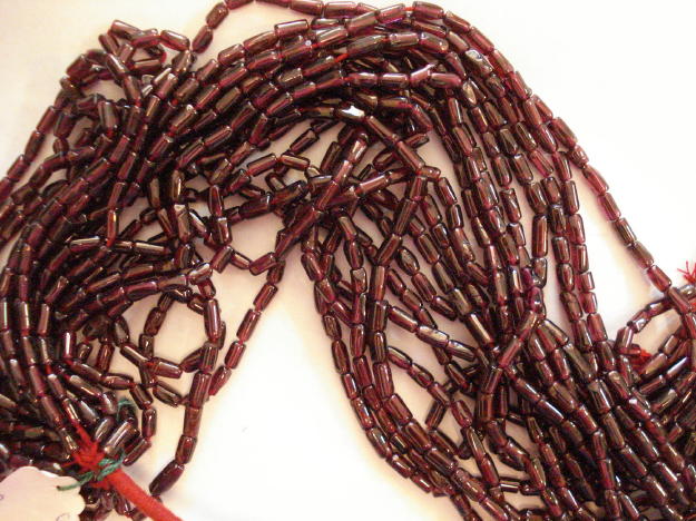 (image for) Red Garnet rice beads #1352