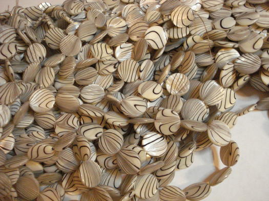 (image for) Black and white shell beads #Q1109