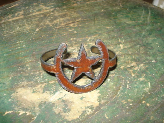 Cuff Metal cutout horse shoe w/star bracelet #LS007-brac