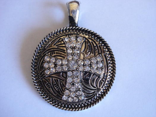 Antique silver cross magnetic pendant #Y593