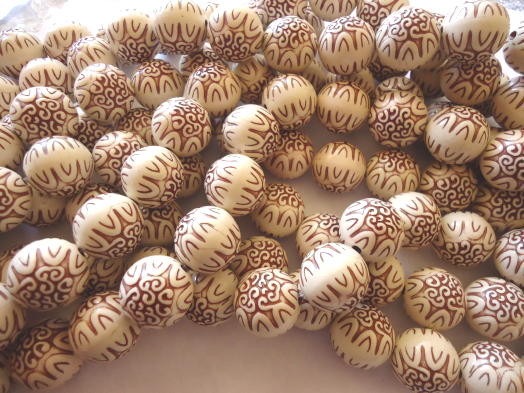 (image for) Off white and brown fancy rounds #hu1323