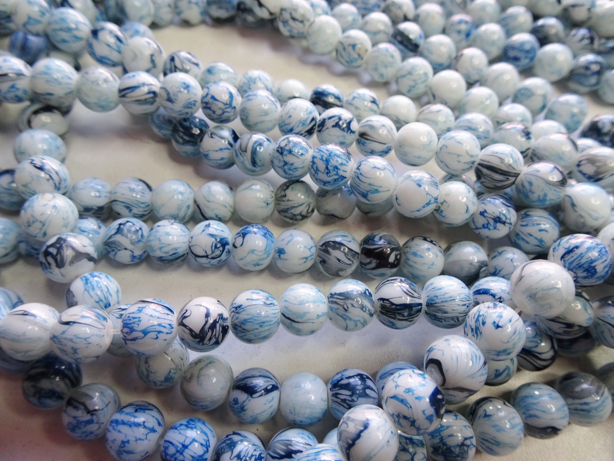 (image for) Blue and white round beads 8mm #1986