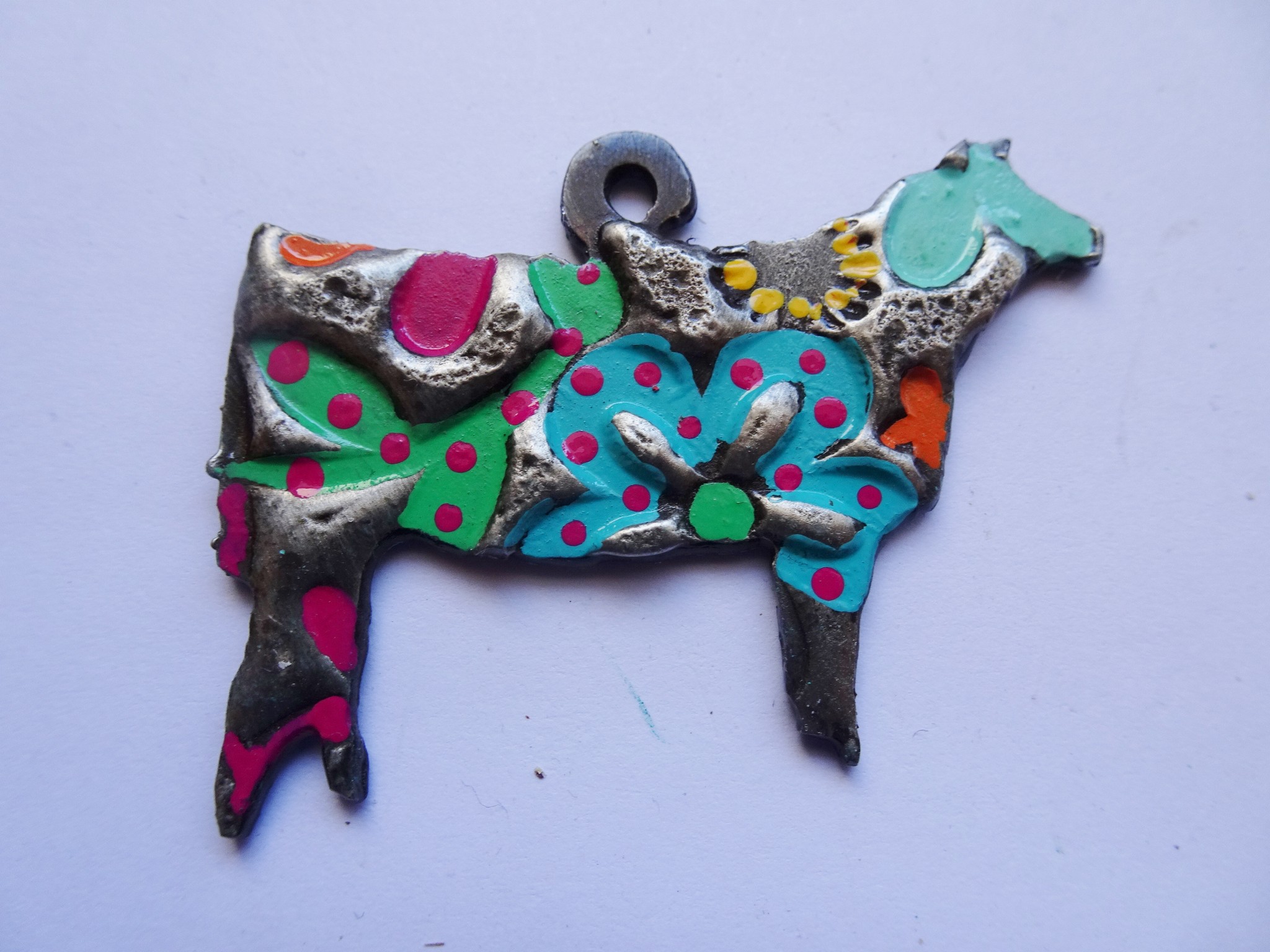 (image for) Show heifer metal painted pendant #C-16a
