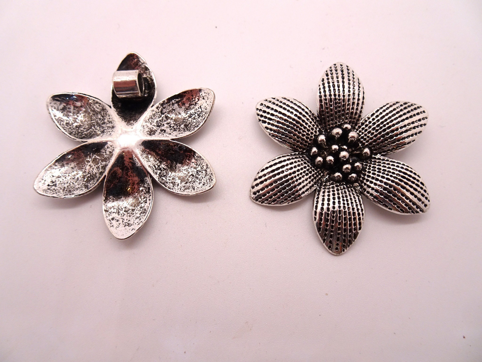 (image for) Antique silver daisy flower pendant #A-5