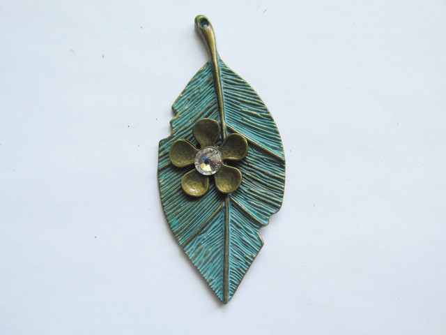 (image for) Bronze patina leaf pendant #HU14-43