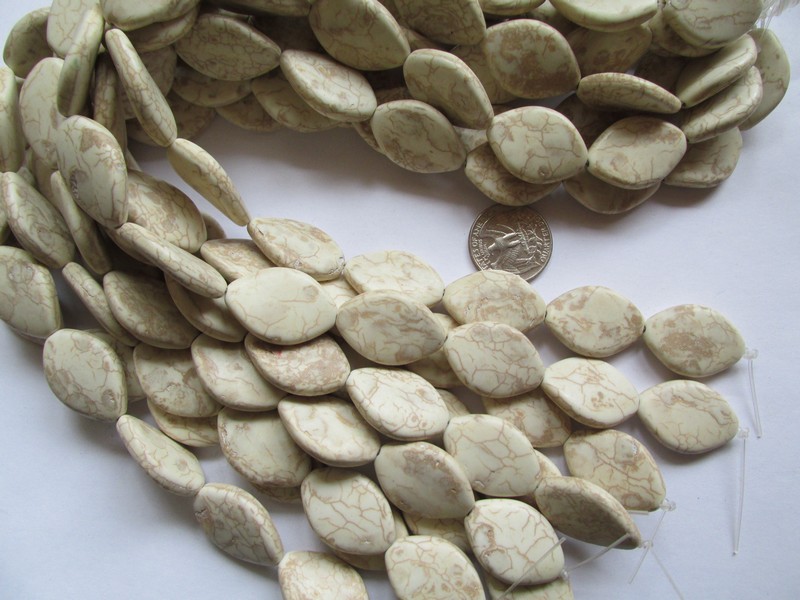 (image for) Cream shaped beads 20x28mm #1897