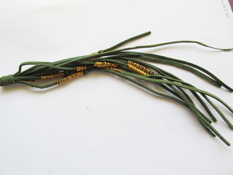 (image for) Suede Tassel Olive green with gold #BS1138