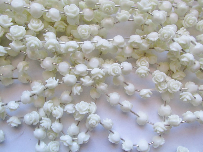 (image for) White Resin Flower Strand #FL49 - Click Image to Close