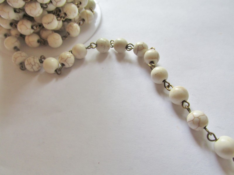 (image for) Bead Chain - White Howlite bronze wire 8mm (ROLL)