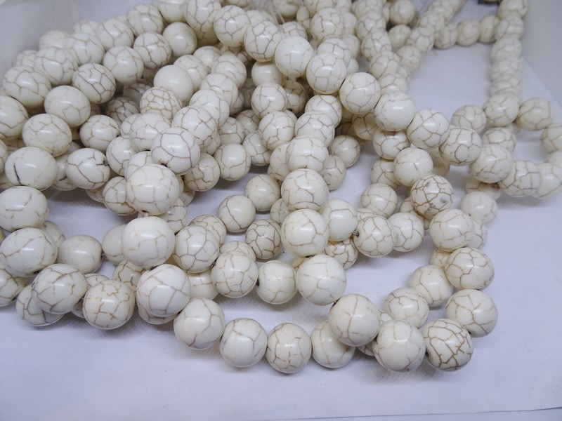 (image for) White magnestite round 14mm beads #1644B