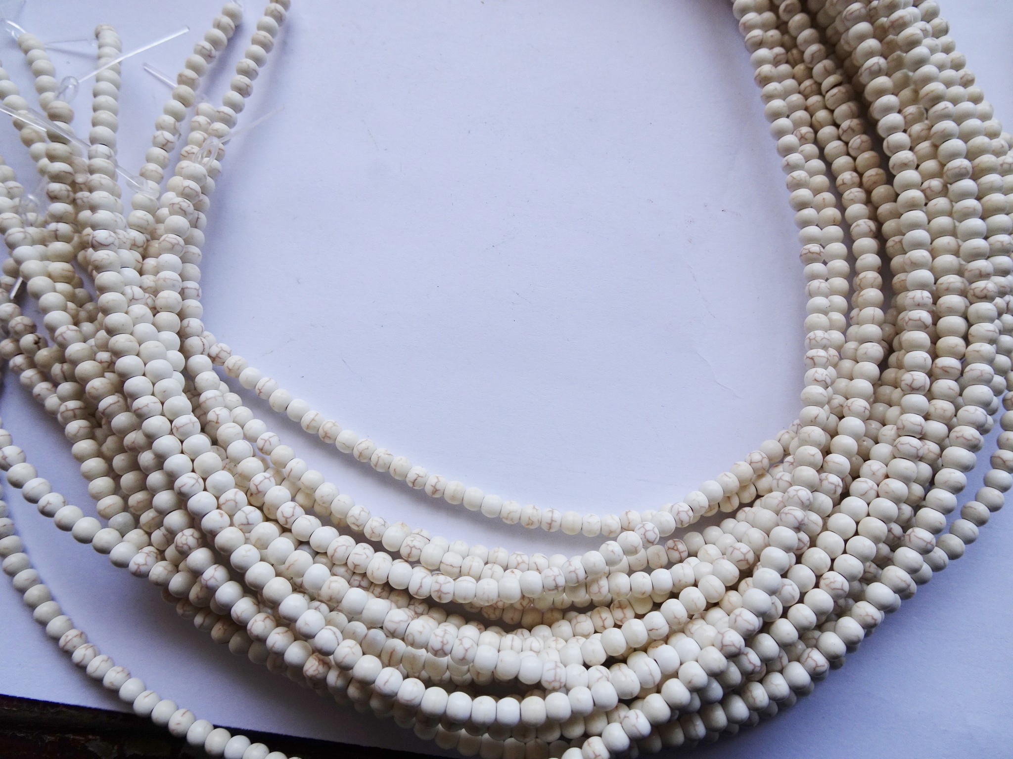 (image for) White round beads magnesite 4mm #1065A