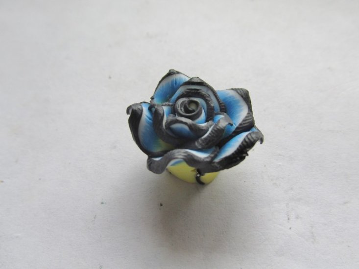 (image for) Turquoise/yellow flower #FL25