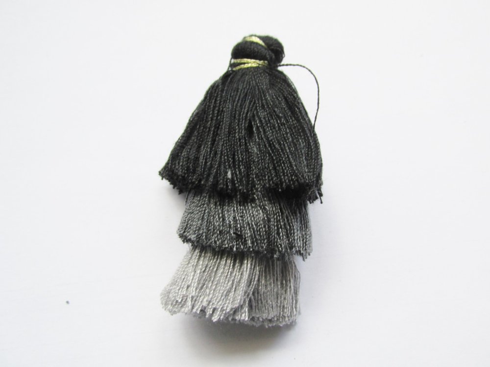 (image for) Grey black silk tassle #gbtass