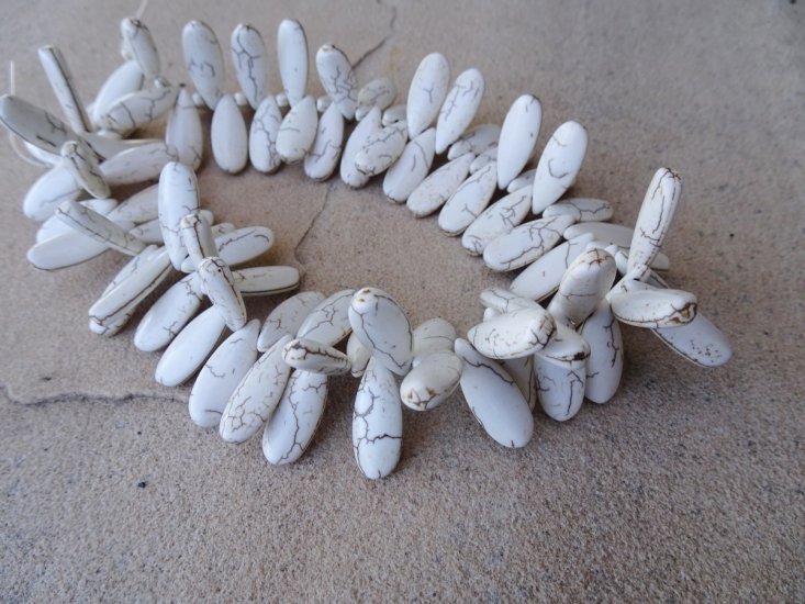 (image for) White tear drop beads 10x25mm #1758