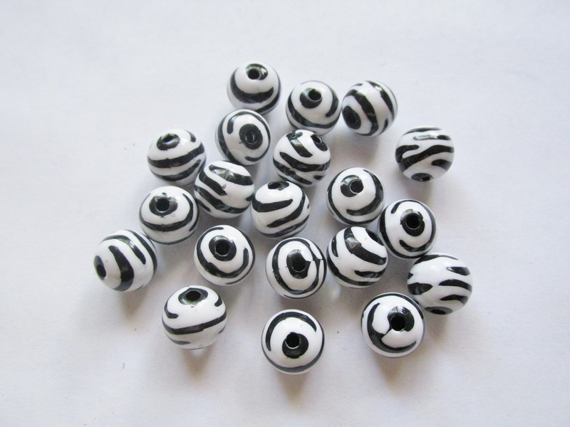 (image for) Zebra Black and White Acrylic Round Beads (20 pcs) #1208 - Click Image to Close