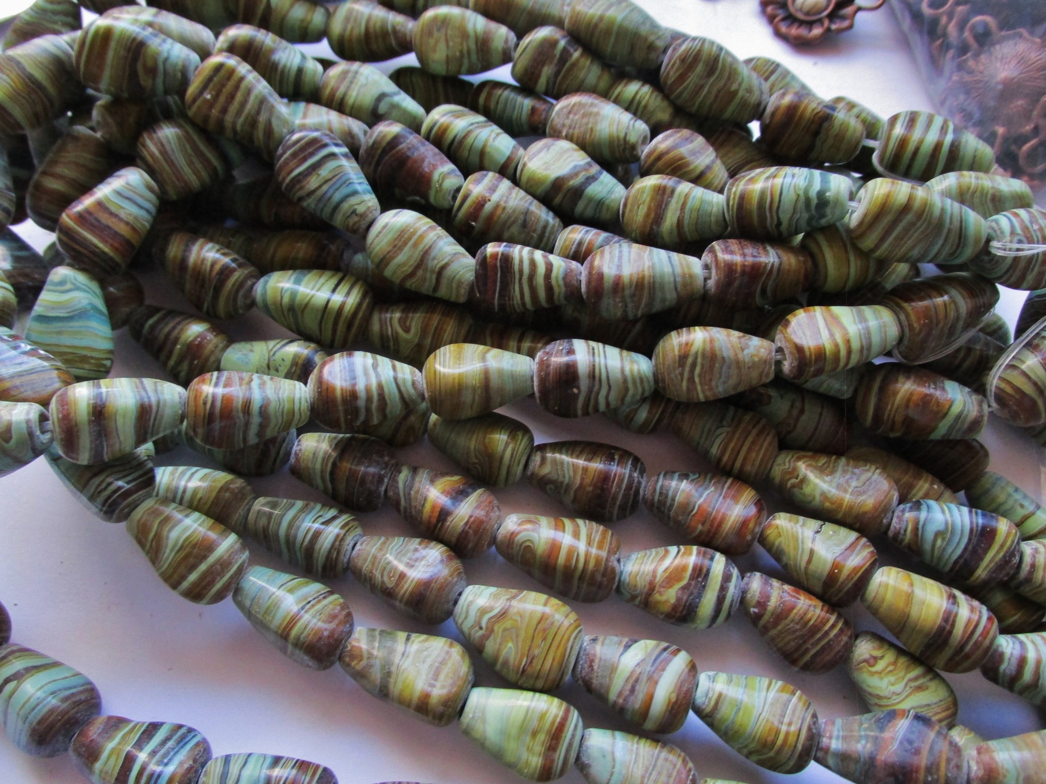 (image for) Green brown shaped beads ceramic 18mm #1924