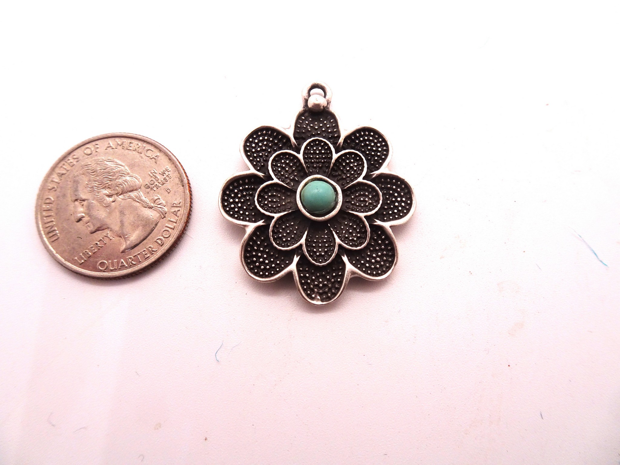 (image for) Flower pendant with stone small #BB1